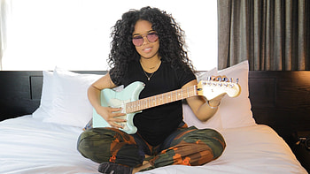H.E.R., Top , Backgrounds HD wallpaper
