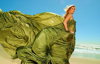 GREEN AND WINDY, model, green, windy, dress, beauty, ocean HD wallpaper