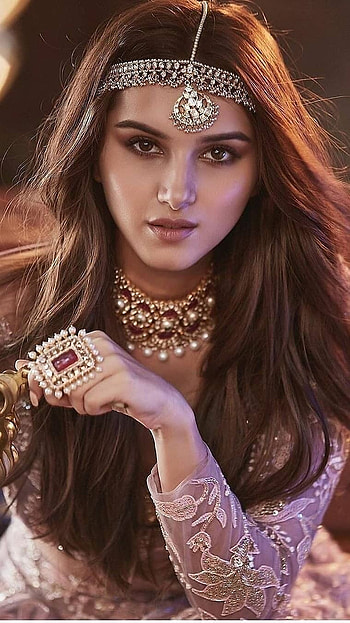 Tara Sutaria, Tara Sutaria Actress HD phone wallpaper