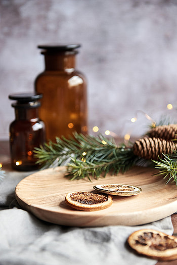 Still Life, Glare, Miscellanea, Miscellaneous, Branch, Spruce, Fir, Spices HD phone wallpaper