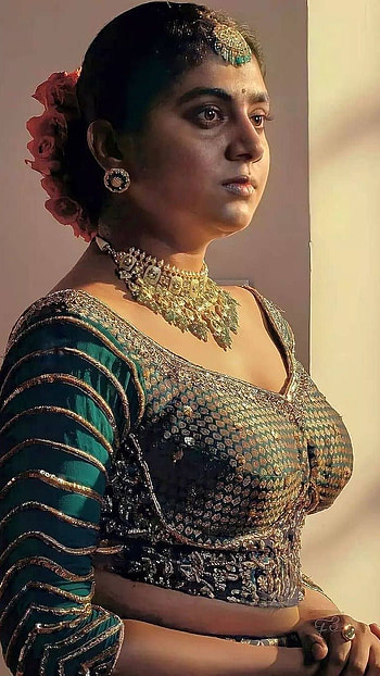 Nimisha Sajan, mallu aunty, sexy seductive HD phone wallpaper