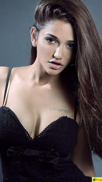 Anaika soti, multilingual actress, sexy seductive, cleavage HD phone wallpaper