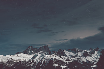 Snow mountains, night, starry sky HD wallpaper