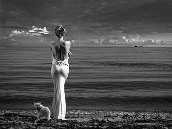 lady w Cat-On Beach, on beach, lady w cat, , black and white HD wallpaper