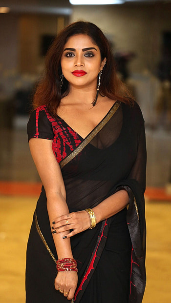 Karunya Choudary, saree lover, cleavage HD phone wallpaper