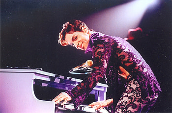 PRINCE ROGERS NELSON, SINGER, INSTRUMENTALIST, SONGWRITER, ACTOR HD wallpaper