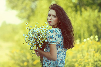 Flowers for Sweet Fran (Fariz), fran, chamomile, face, beautiful, flowers, girl, gift, lovely HD wallpaper