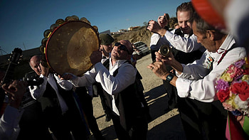 Sport with tambourine, BBC news, Cultural traditions, Musical adaptability HD wallpaper
