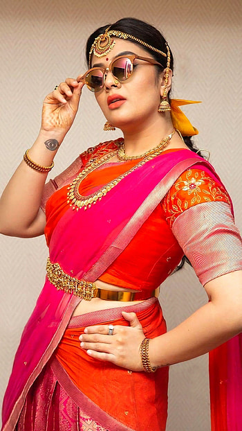 Sreemukhi, telugu actress, anchor, saree beauty HD phone wallpaper
