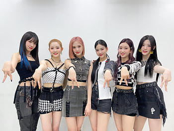 STAYC, K-pop achievement, Best selling in 2021 HD wallpaper