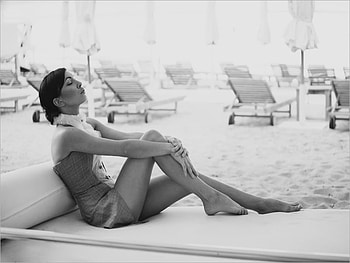 Without u by my side, graphy, woman, alone, black and white HD wallpaper