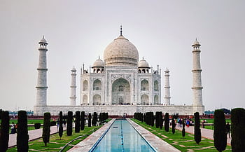 Beautiful front view of the iconic Taj Mahal, a UNESCO World Heritage Site in Agra, India. HD wallpaper