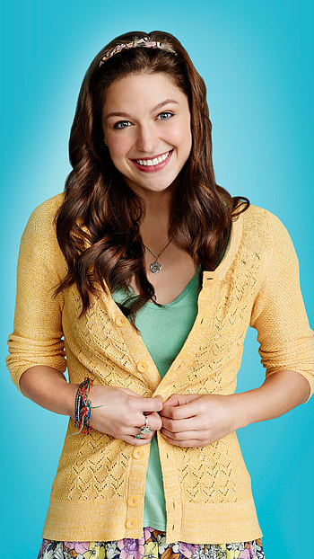 Glee TV series, Musical comedy-drama, Beloved characters, Singing and dancing HD phone wallpaper