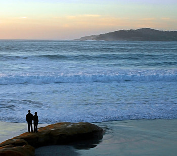 Evening Walk, couple, evening, walk, beach HD wallpaper