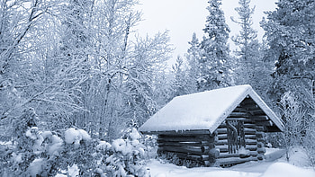 Winter Hut in Finland, sky, cabin, snow, scandinavia, trees, clouds HD wallpaper