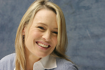 Robin Wright, Captivating , Celebrity beauty, Stylish poses HD wallpaper