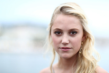 Maika Monroe movies, Maika Monroe , Nick Robinson co-star, Actresses HD wallpaper