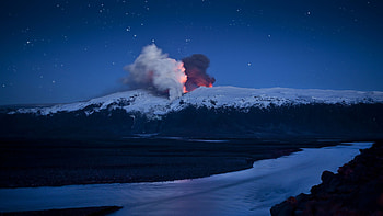 volcano in the night, winter, night, volcano, stars HD wallpaper