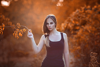 Beautiful woman, outdoor, sunlight HD wallpaper