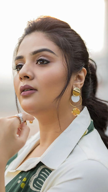 Sreemukhi, telugu actress, anchor HD phone wallpaper