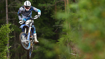 Stunt , Adrenaline rush, Extreme sports, Heart-stopping moments HD wallpaper