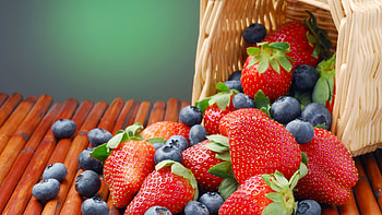 Berry Delicious, blueberries, basket, strawberries, berries, fruit, berry, food HD wallpaper