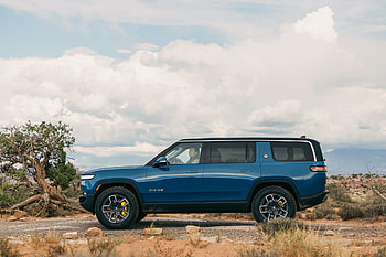 Rivian Automotive, Auto industry competition, Production ramp-up, Public News Time HD wallpaper