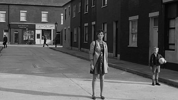 Belfast movie, Blu-ray review, Universal Screen Connections, Home release HD wallpaper