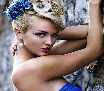 PRETTY BLOND IN BLUE, blue, blond, pretty face, woman, beauty HD wallpaper