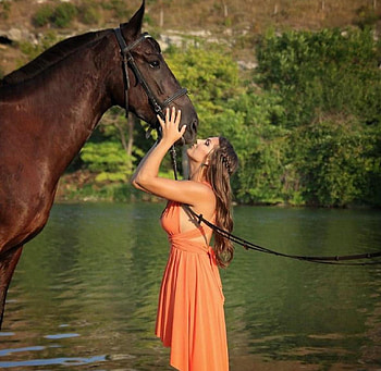 ❤, kiss, girl, horse, friends HD wallpaper