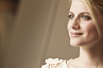 Melanie Laurent HD wallpaper