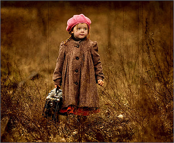 LITTLE GIRL LOST TOO BAD, wandering, cute, adorable, found, child HD wallpaper