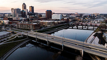 Des Moines, Ambitious goals, Greenhouse gas emissions, Lower HD wallpaper