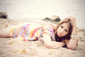 model on the sand, sexy, babe, sand, pretty, lovely, beauty, female HD wallpaper
