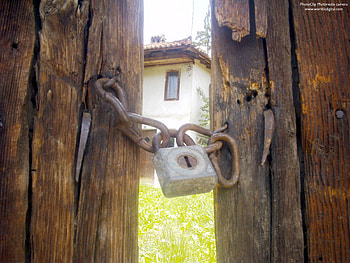 Locked house, old, wood, lock, house, bulgaria HD wallpaper