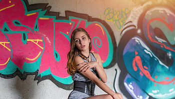 Girl Sitting Graffiti Wall , girls, model, graffiti HD wallpaper