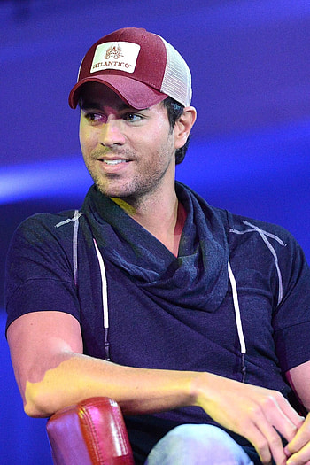 Enrique Iglesias, Two-month-old daughter, Mary HD phone wallpaper