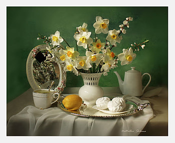still life, bouquet, gentle, graphy, tea, nice, flower, lemon, glass, , narcissus, mirror, white, pastry, vase, beautiful, cool, flowers, harmony, drink HD wallpaper