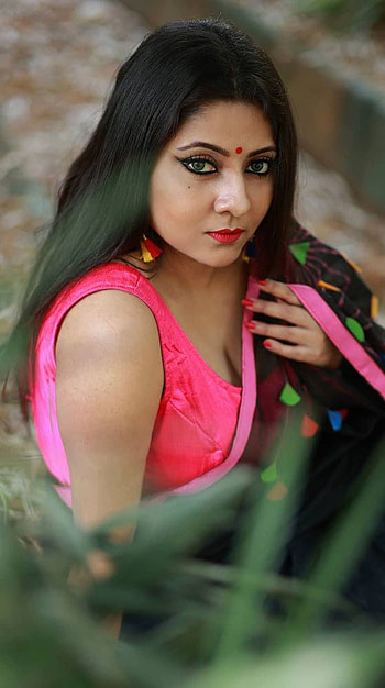 Sumana Sengupta, saree lover, cleavage HD phone wallpaper