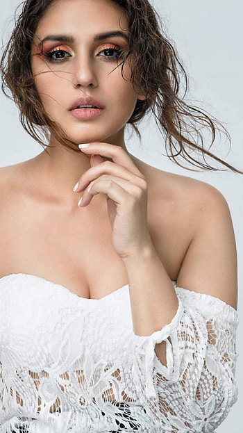Huma Qureshi, bollywood actress, model, sexy gorgeous HD phone wallpaper