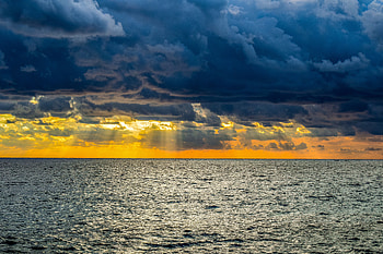 Storm, clouds, surface of ocean HD wallpaper