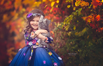 Little girl and kitten, blue, kitten, girl, cat, dress, copil, pisica, meg bitton, autumn, leaf, child HD wallpaper
