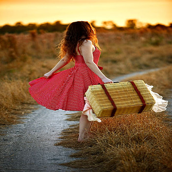 HER WAY..., way, package, moving, move, walking, road, travel HD wallpaper