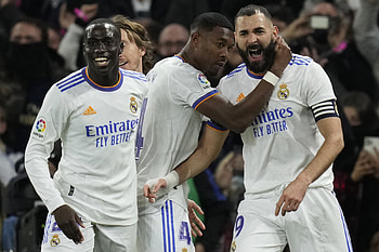 Real Madrid vs Barcelona, Intense rivalry, Struggling opponents, Crucial La Liga clash HD wallpaper