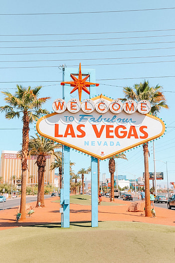 Essential Las Vegas tips, Strip visitor's guide, Hand luggage essentials, Food graphy HD phone wallpaper