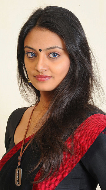 Nikita Narayan, saree lover, blue eyes, telugu actress HD phone wallpaper