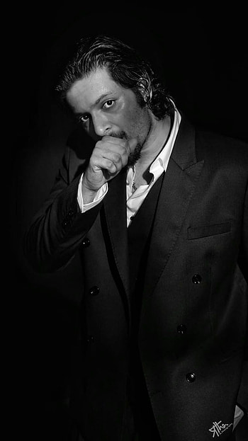 Ali Fazal, Hero HD phone wallpaper