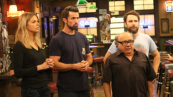 Sunny Philadelphia at 13, Evolving cast, Unchanged gang, Enduring satire HD wallpaper