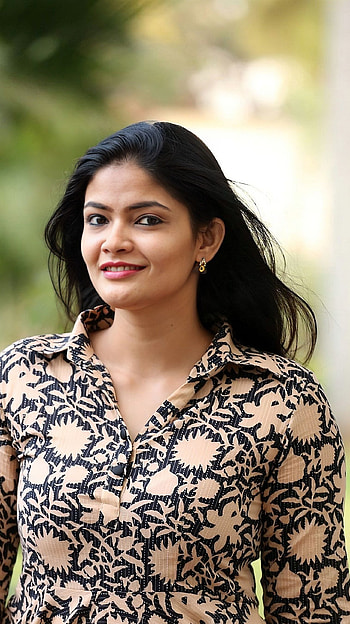 Kalpika Ganesh, telugu actress HD phone wallpaper