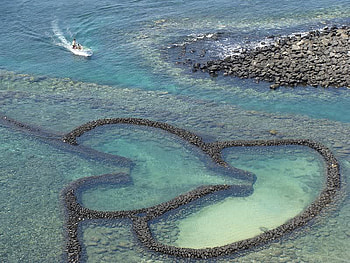 A Heart of Stones, boat, heart, water, stones HD wallpaper